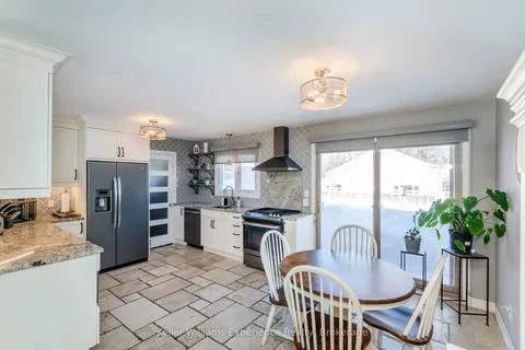 768 Bay Street, ON L4R 1M4