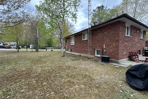 35 Frederick Drive, ON L9Z 1P9