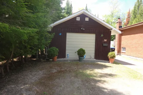 34 42nd Street, ON L9Z 1Z7