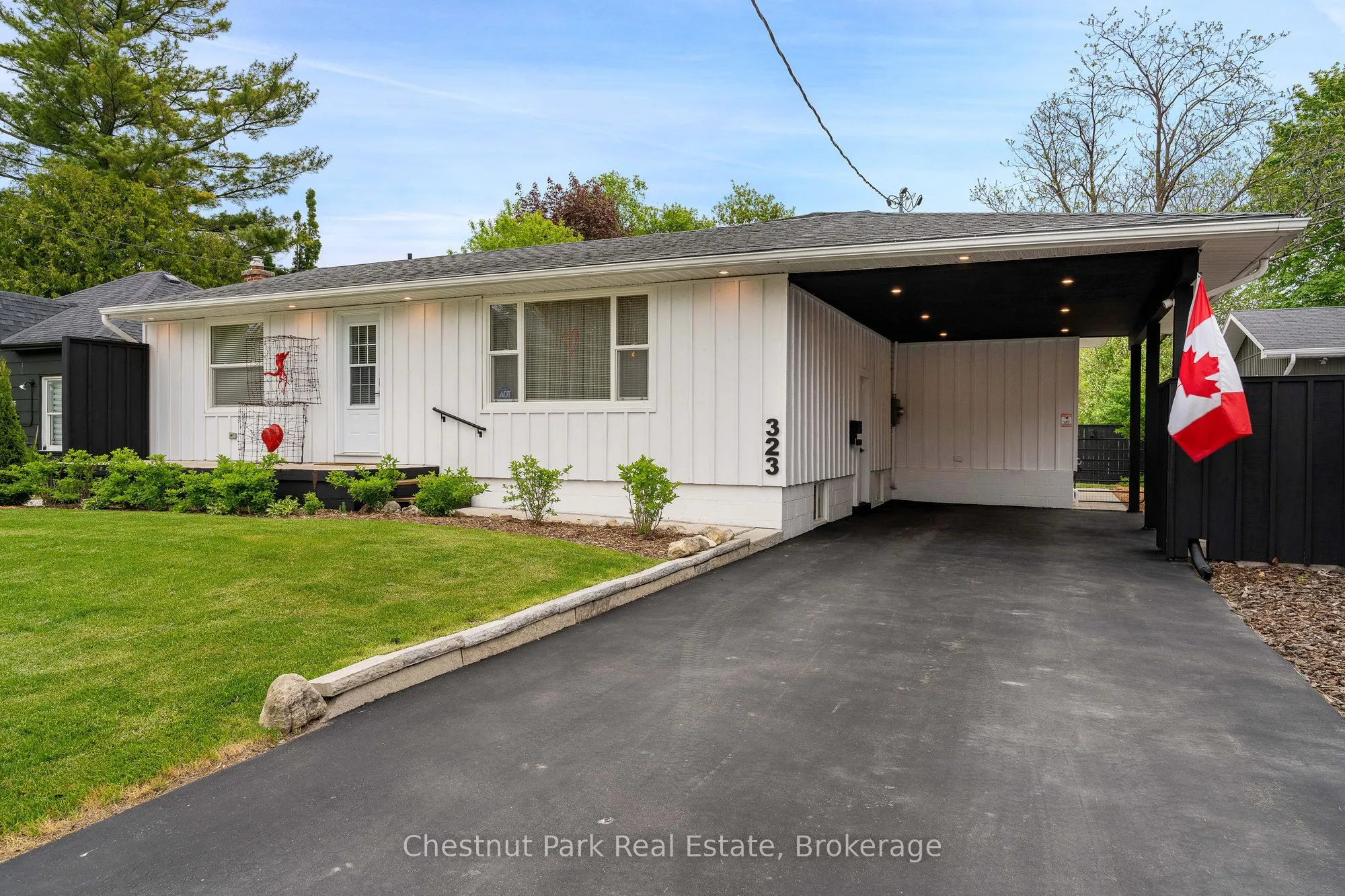 323 Oak Street, ON L9Y 2Y4