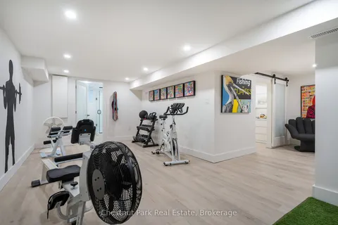 323 Oak Street, ON L9Y 2Y4