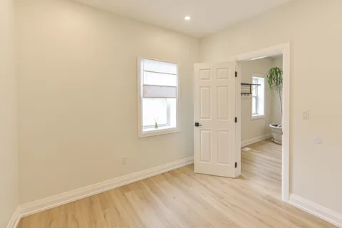 274 Mississaga Street, ON L3V 3B8