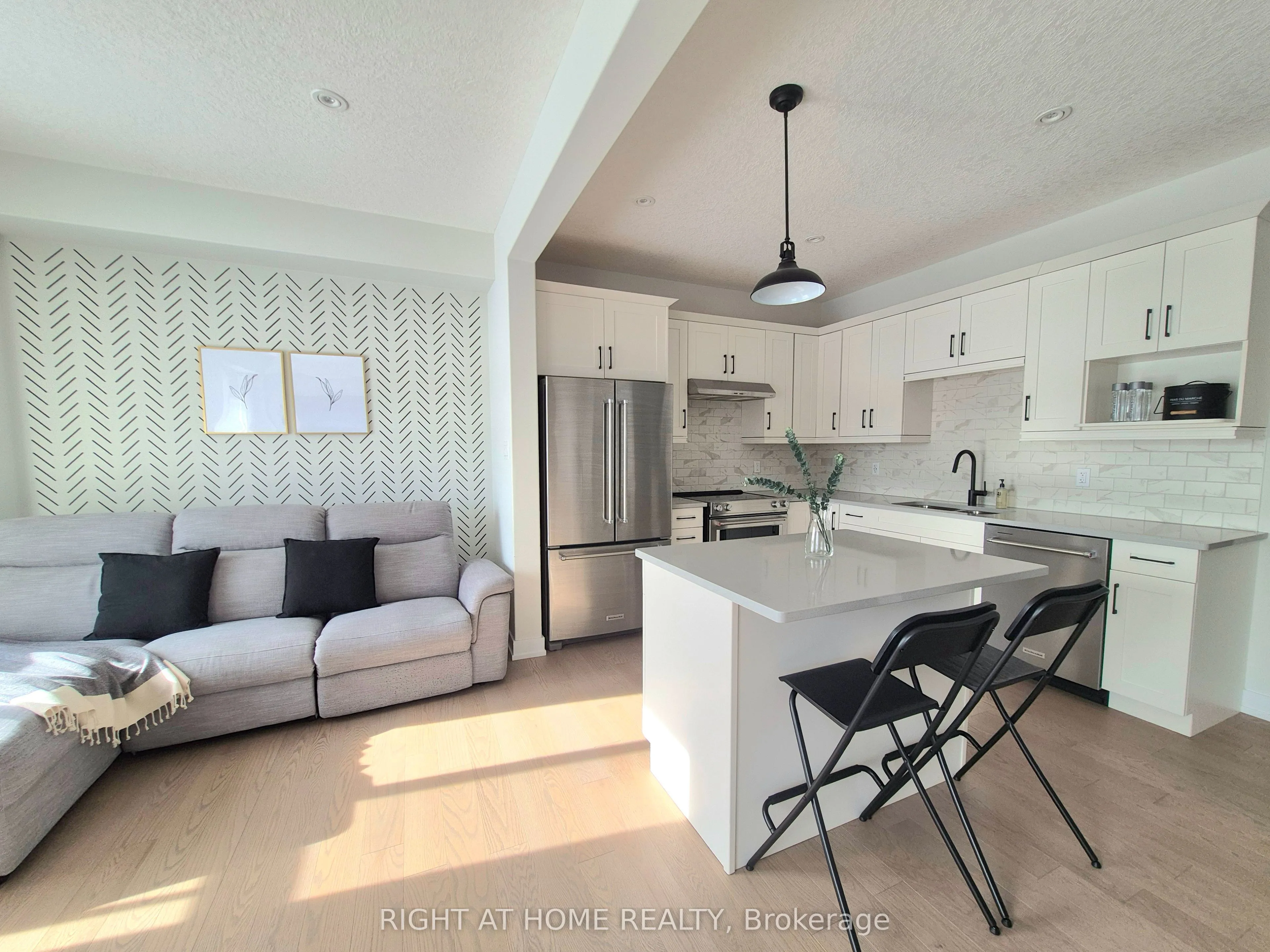 89 Archer Avenue, ON L9Y 3B7