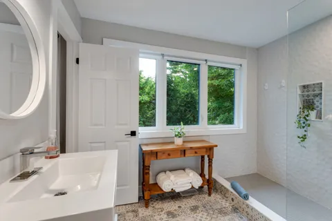 18 Lawrence Avenue, ON L9X 0W3