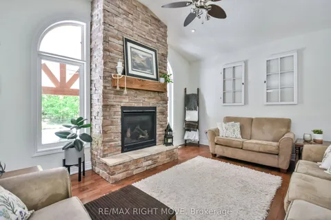 10 Merrington Avenue, ON L3V 0R5