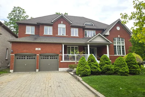 38 Camelot Square, ON L4M 0C3