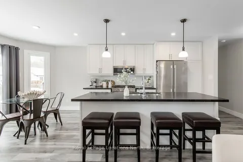 1 TIMBERLAND Crescent, ON L9Z 1G7