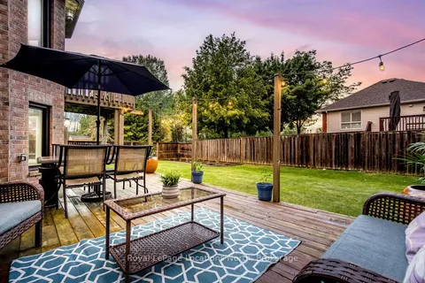 1 TIMBERLAND Crescent, ON L9Z 1G7