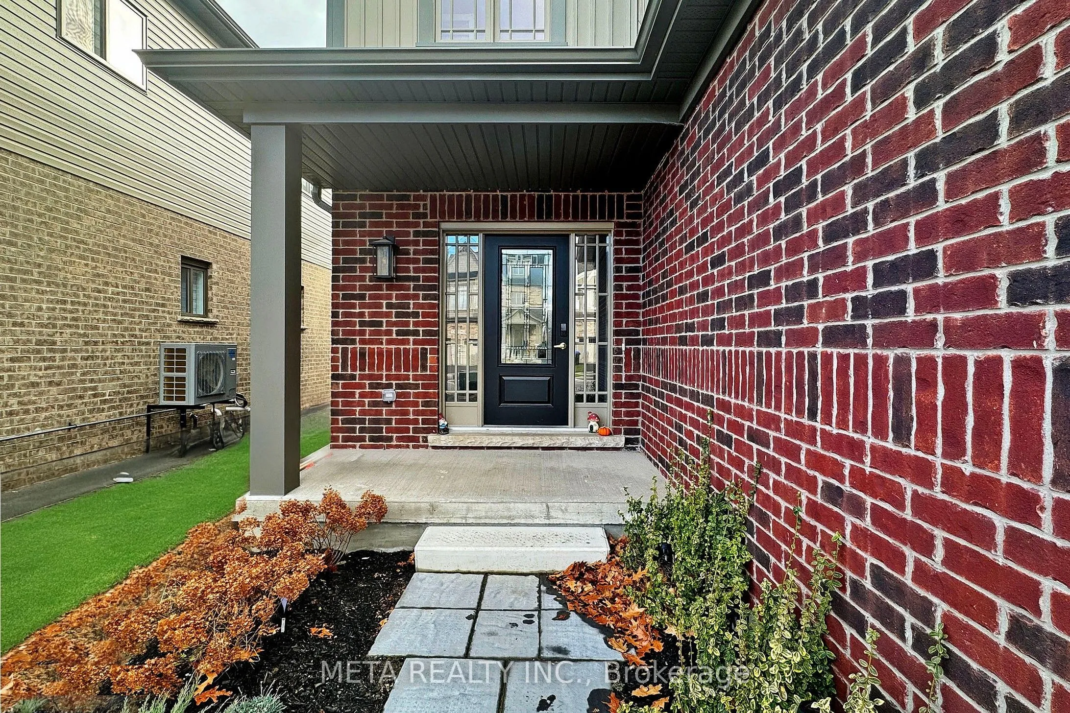 61 Maidens Crescent, ON L9Y 5M4