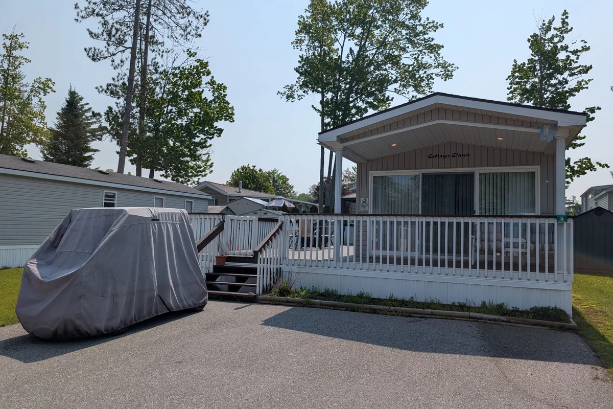 5 CHIPPEWA Trail, ON L9Z 1X7