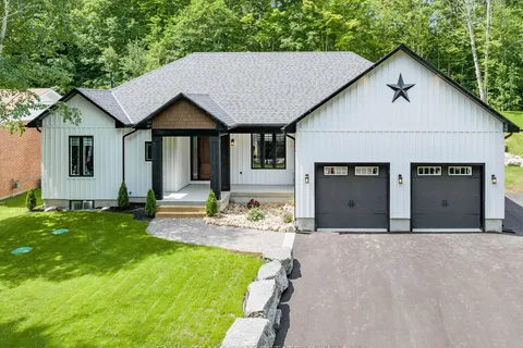 1532 Champlain Road, ON L9M 0C1