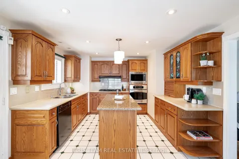 10 White Oaks Road, ON L4N 4C1