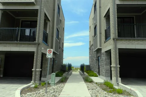 20 Julia Circle, ON L9Z 2M4