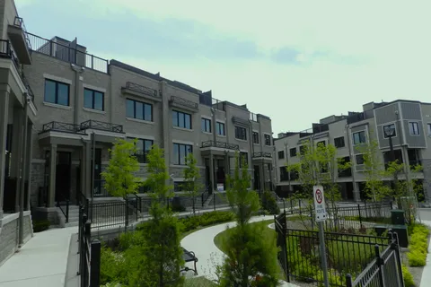20 Julia Circle, ON L9Z 2M4