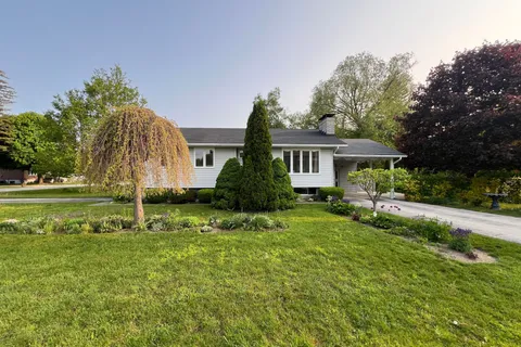 211 Seventh Street, ON L9Y 4R4