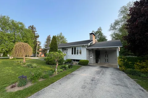 211 Seventh Street, ON L9Y 4R4