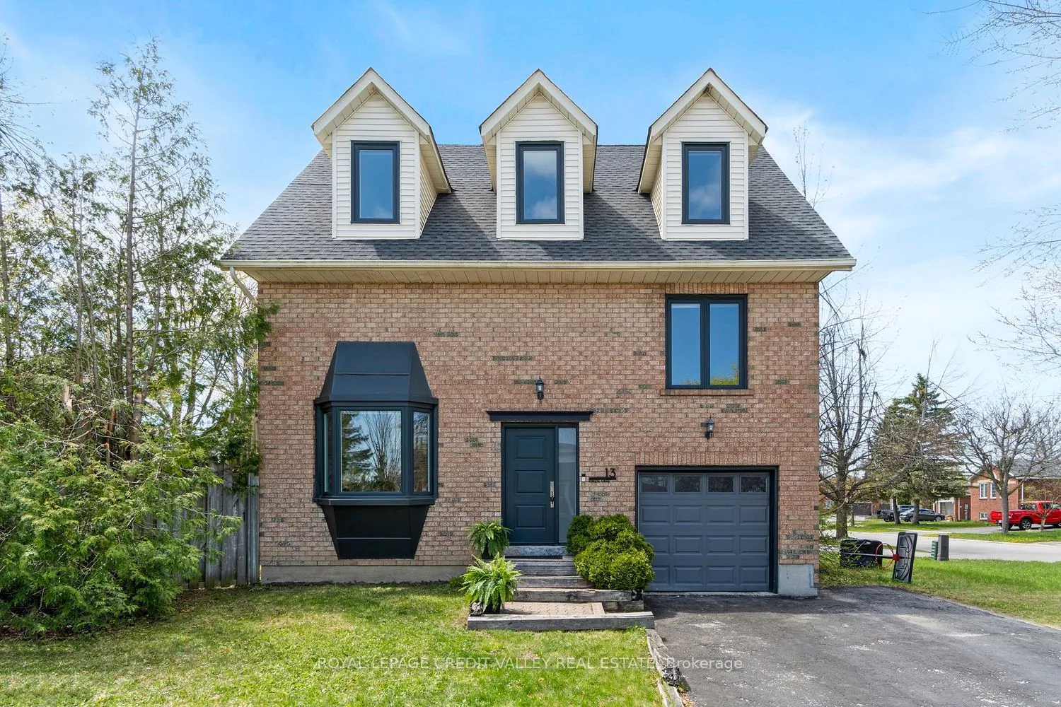 13 Kinzie Lane, ON L4M 6A2