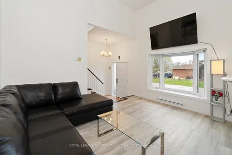 13 Kinzie Lane, ON L4M 6A2