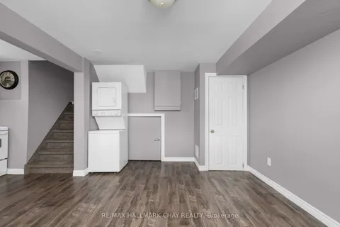 24 CHARLBROOK Avenue, ON L4M 2Y4