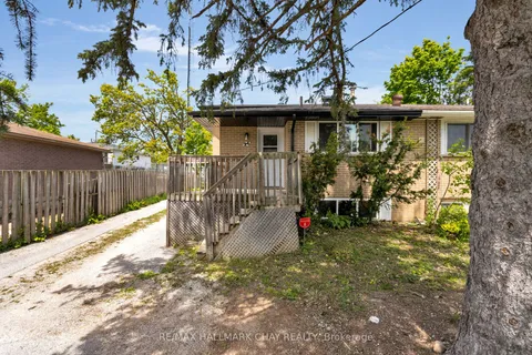 24 CHARLBROOK Avenue, ON L4M 2Y4
