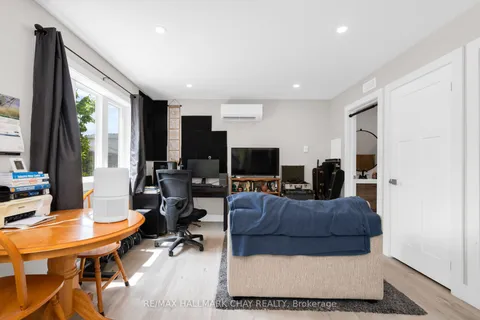 24 CHARLBROOK Avenue, ON L4M 2Y4
