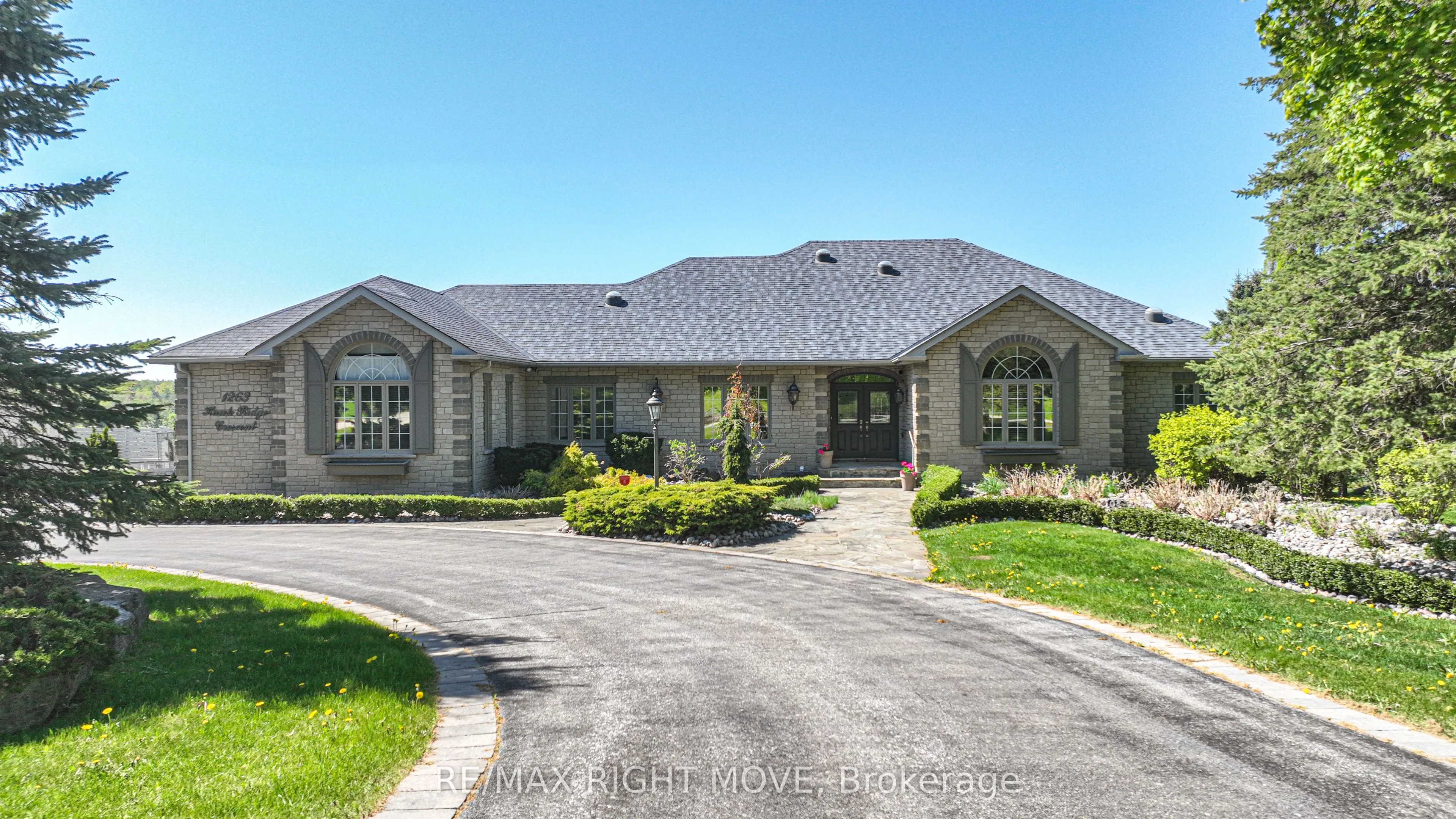 1263 Hawk Ridge Crescent, ON L3V 0Y6