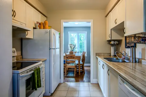 102 Ferguson Drive, ON L4N 7E5