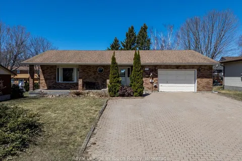 93 Edward Street, Penetanguishene, ON L9M 1J3