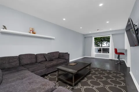 392 Livingstone Street, ON L4N 7M9