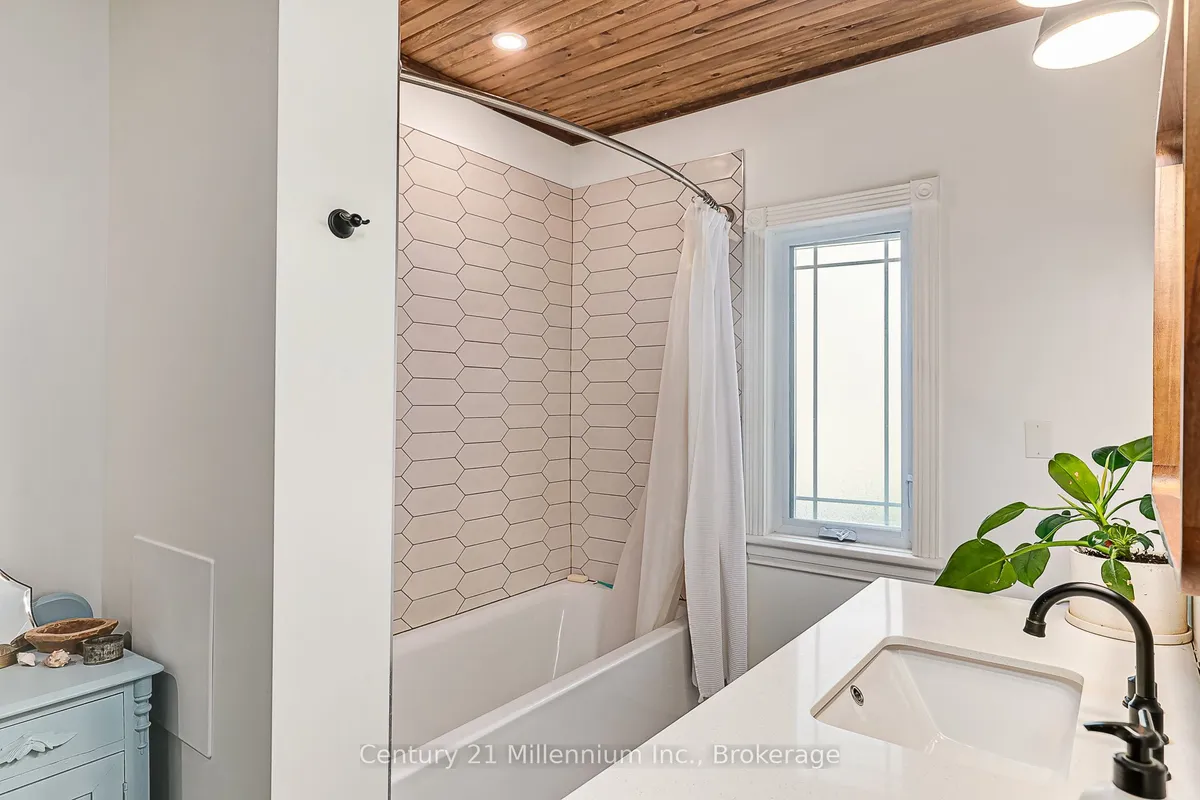 285 Maple Street, ON L9Y 2R3