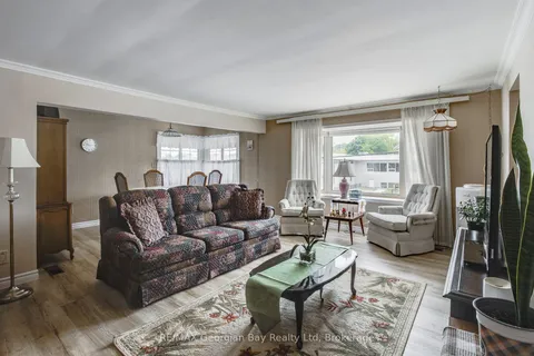 586 Dominion Avenue, ON L4R 1R3