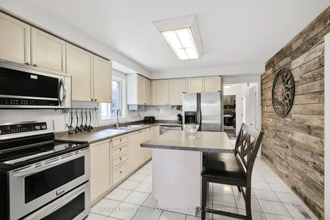 22 Bishop Drive, ON L4N 6Y6