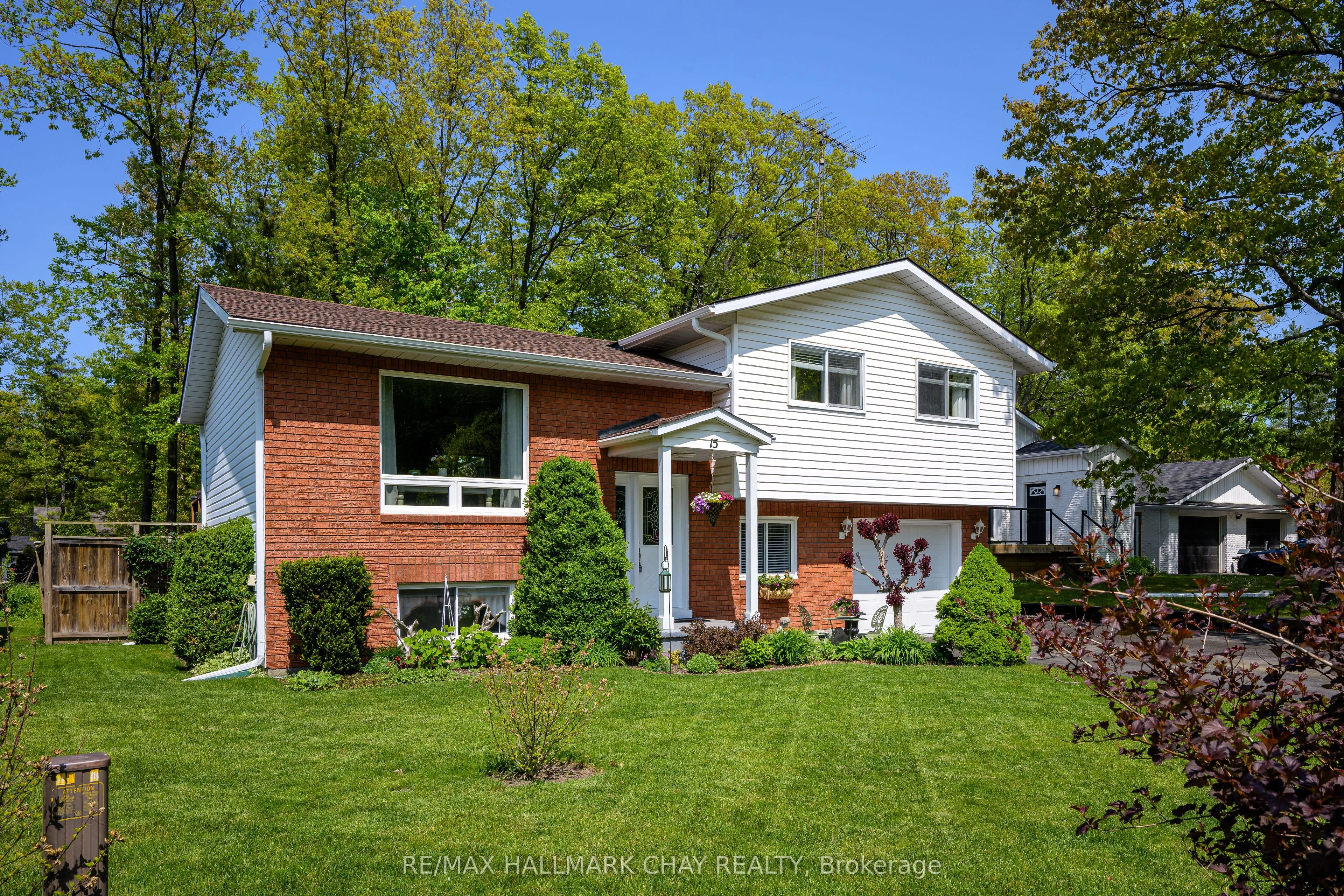 15 Oaktree Court, ON L9Z 2S3