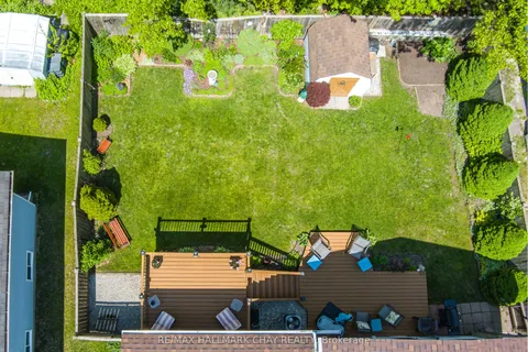 15 Oaktree Court, ON L9Z 2S3