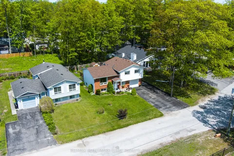 15 Oaktree Court, ON L9Z 2S3