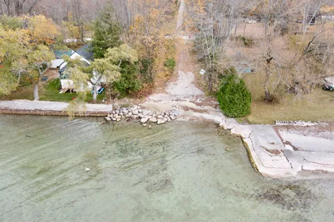 2501 Lakeshore Drive, ON L0K 1B0