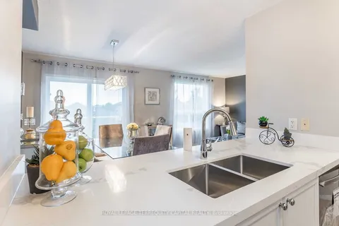 90 Courtney Crescent, Barrie, ON L4N 5S9