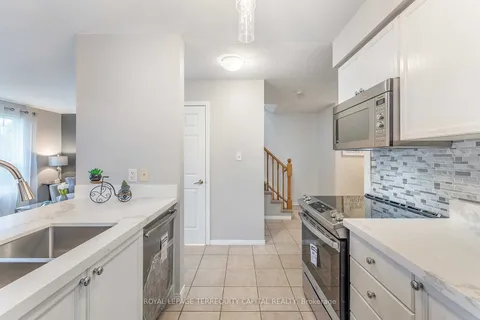 90 Courtney Crescent, Barrie, ON L4N 5S9