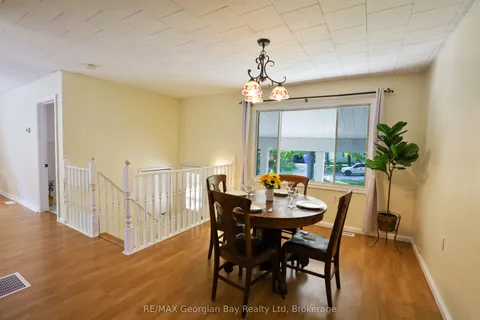 8 ROBIN Court, ON L9M 0B9