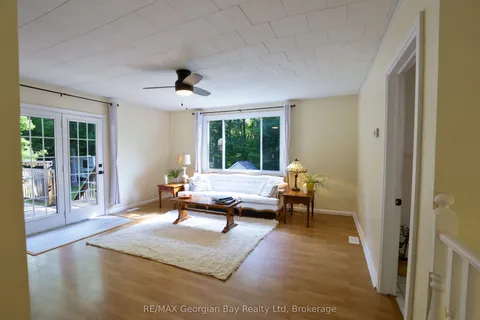 8 ROBIN Court, ON L9M 0B9