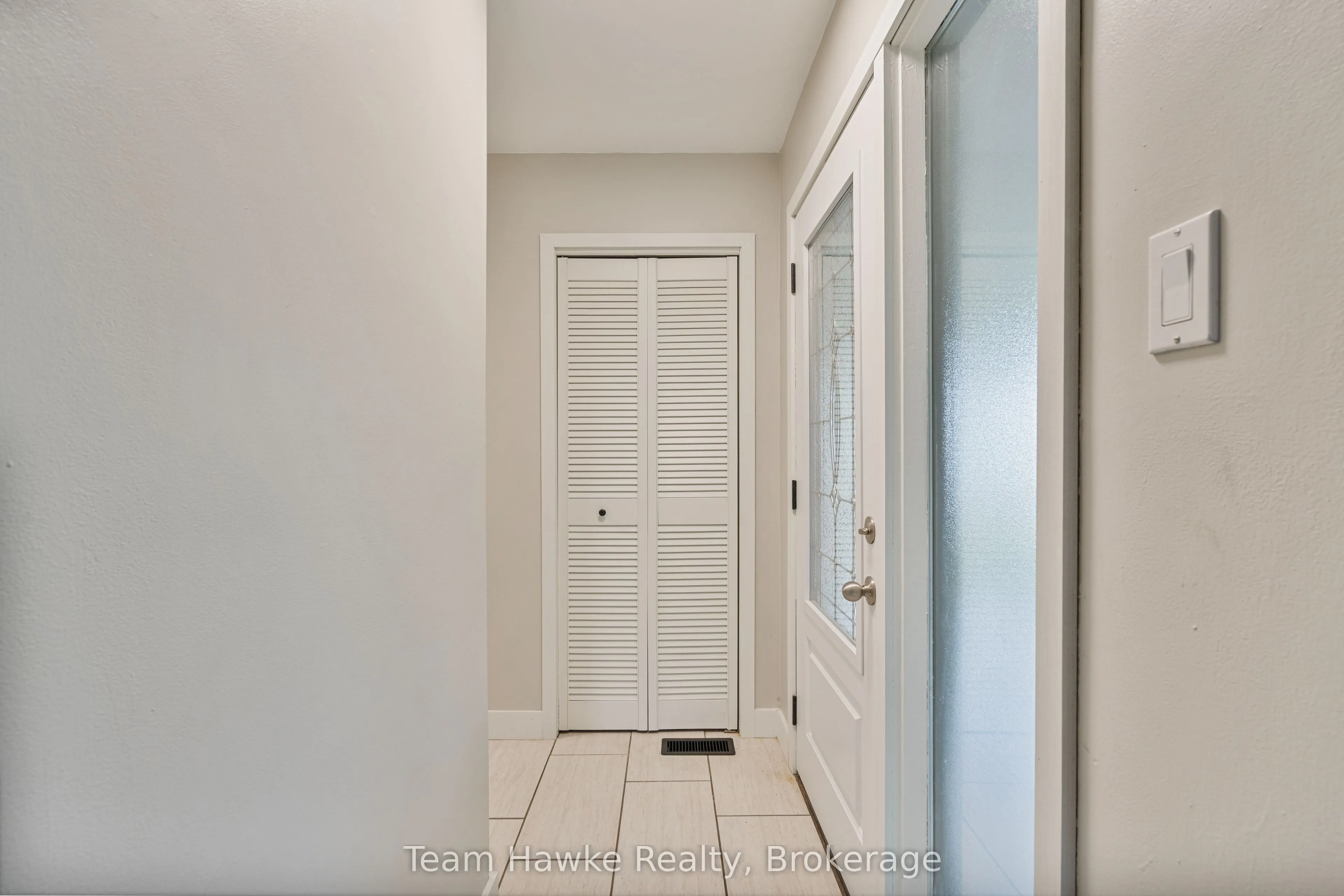 689 Dominion Avenue, ON L4R 1R9
