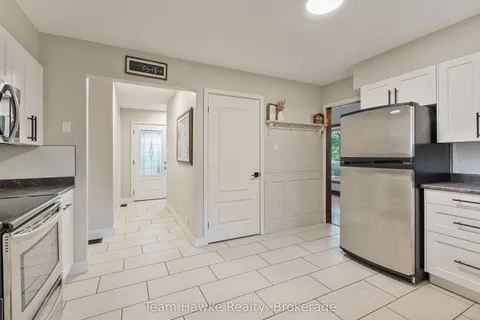 689 Dominion Avenue, ON L4R 1R9