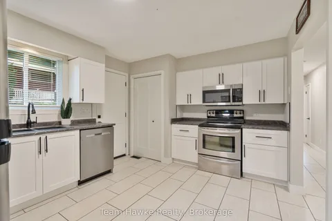 689 Dominion Avenue, ON L4R 1R9