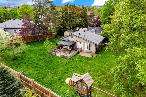 211 Foster Drive, ON L4N 3X9
