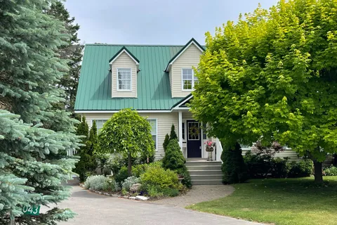 4043 Digby Drive, Severn, ON L3V 0X4