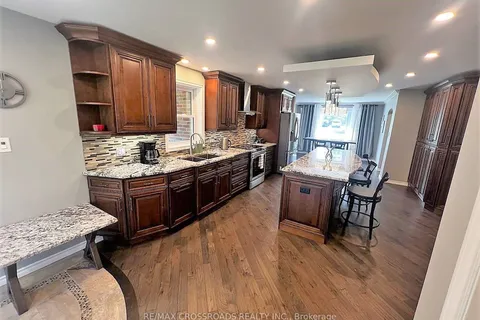 105 Bayview Drive, ON L4N 3P3