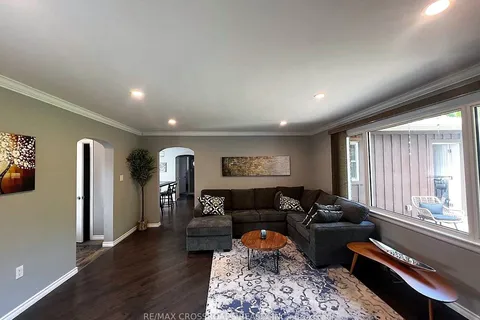 105 Bayview Drive, ON L4N 3P3
