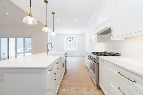 262 Lakeshore Road, ON L4N 3B7