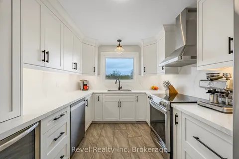 894 MONTREAL Street, ON L4R 5A7
