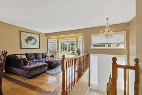 635 Wayne Crescent, ON L4R 5E1